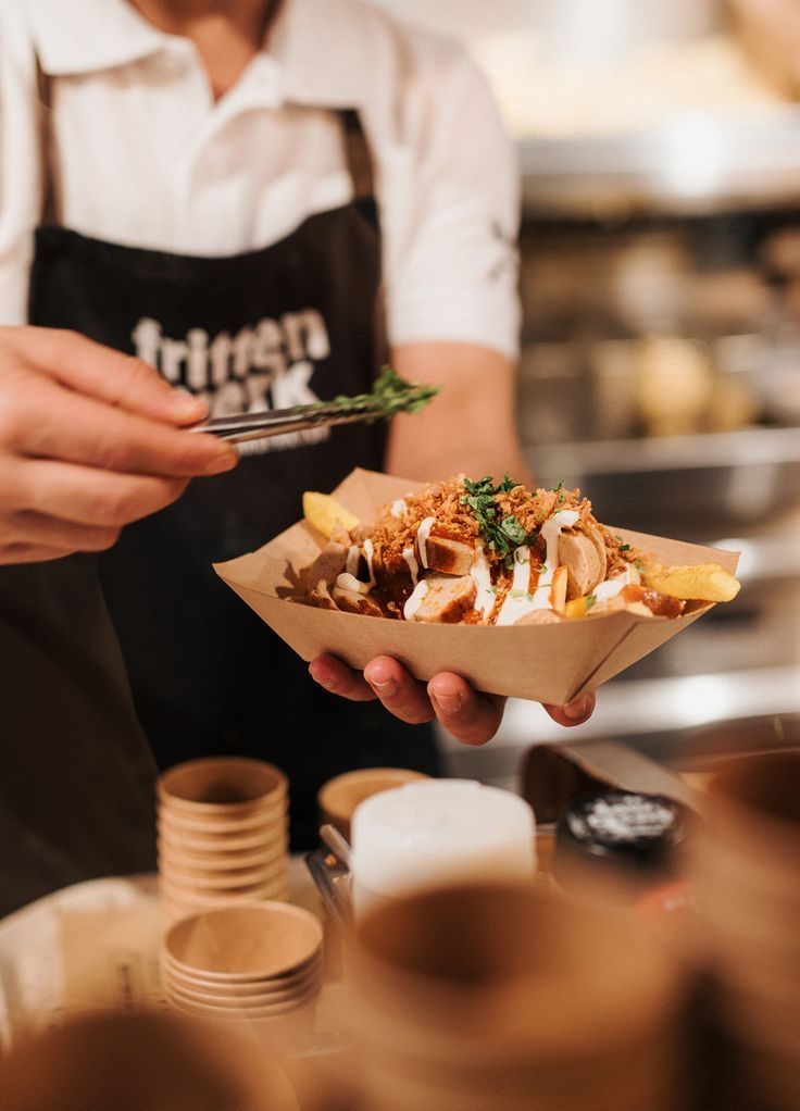 Foodtruck med personer som beställer